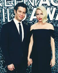 Изучайте релизы michelle williams на discogs. Michelle Williams Got Married In Secret To Thomas Kail