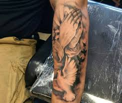 Das mit tinte und weißhöhung auf blauem grund gezeichnete bild zeigt zwei zum beten zusammengelegte hände. Tauben Tattoo Designs Und Ideen Tattoos Zenideen Tauben Tattoo Betende Hande Tattoo Hand Tattoo Frau