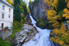Die lage könnte spektakulärer kaum sein. Haus Hirt In Bad Gastein Osterreich Bio Wellness Hotel