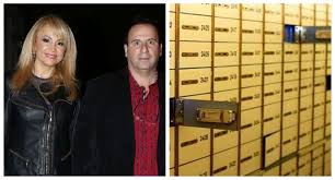 «ετοιμάζω το διαζύγιο γιατί δεν μπορώ να αποδεχτώ την προδοσία του» λέει και ξαναλέει η τέτα καμπουρέλη στις πελάτισσες της όταν την ρωτούν για το μέλλον της σχέσης της με τον άντρα της. Teta Kampoyrelh Pisteyw Sthn A8wothta Toy Syzygoy Moy Yourtipster Gr