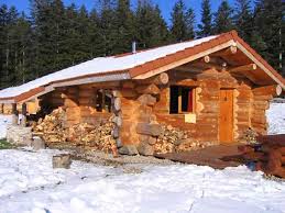 Connaissez Vous Les Fustes Non Ce N Est Pas Un Neologisme Une Fuste Est Une Construction En Rondins Empiles En An Maison En Rondins Rondin Rondin De Bois