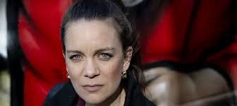 Ida Gilbert, «I de profane dager»: Når satiren tar overhånd