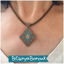 Kareleme Elde Dokuma Teknigi Ile Kilim Desenli Kolye Tasarim Ve Elyapimi Design And Handmade Bidunyaboncuk Nukhet Dem Boncuk Boncuk Desenleri Boncuk Dizme