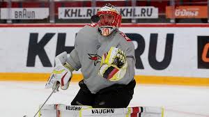 Omsk vyhrál sérii 4:2 na zápasy, s hrubcem slaví i útočník jiří sekáč. Hrubec Po Presunu Do Omsku Zari V Khl Je Nejlepsim Brankarem Tydne Hokej Cz Web Ceskeho Hokeje