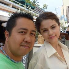 16 September rare pic of Selena with a fan