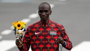 Kipchoge finished in 2 hours, 8 minutes, 38 seconds on a breezy and humid day along the streets of sapporo. Djxxfva4lsifem