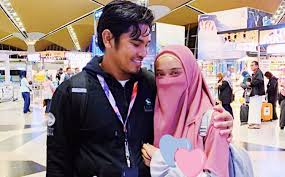 Pu abu atau nama sebenarnya muhd abu sufyan mohd mokhtar rozaidi, 25, merupakan salah seorang peserta pencetus ummah musim ketiga (2015) telah sah menceraikan isterinya ain afini. Pu Abu Teruja Bakal Timang Anak Dengan Hana Azraa