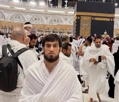 تصمیمی غیرمنتظره از رقیب عموزاد؛ تغییر کشور و یک سفر خاص