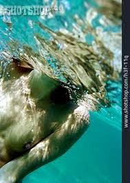 Schwimmen Nackt Erotik Swimming Pool | Lizenzfreies Bild h3f-11q | Shotshop  Bildagentur