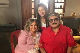 بصورة تجمعهما، احتفلت الفنانة دنيا سمير غانم، بعيد ميلاد أختها الفنانة إيمى سمير غانم، الذى يوافق اليوم 31 مارس، التي تتميز بخفة دمها وطالتها الرائعة. Ù…Ø§ Ø¹Ù…Ø± Ø§ÙŠÙ…Ù‰ Ø³Ù…ÙŠØ± ØºØ§Ù†Ù…