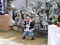 The legend of the 47 ronin of ako is famous in japan because it's a great example of the samurai code of honor and loyality (bushido). Kansai Culture 47 Ronin Memorial In Osaka