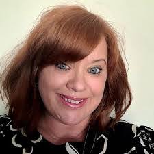 Iona Evans's Instagram, Twitter & Facebook