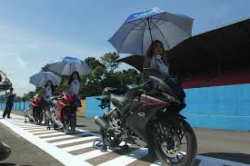 To get more details of yamaha yzf r15 v3. New 2017 R15 V3 Pics Specs Engine Video Launch