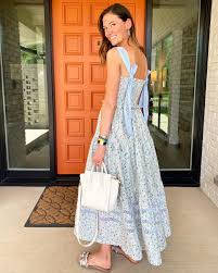 I'm not a bow-on-top-of-my-shoulders kinda gal so sharing how I tie these  back-tie knots in my Instagram stories today {saving to the STYLE highlight  as well!} Dress is @migolondrina and trust me,