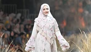 Check spelling or type a new query. Tren Gamis Syar I Simple Bakal Booming Di Ramadhan 2021 Ini Alasannya Okezone Lifestyle