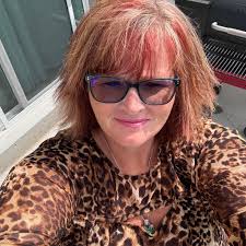 364 S Hills Drive, Battle Creek, Michigan c.1966. 3248 square feet. 5  bedrooms 3.5 baths