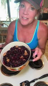 SMOKED BLACKBERRY GINGER SIMPLE SYRUP for MULES and MOJITOS!! YOU NEED TO  TRY THIS EASY and DELICIOUS RECIPE TODAY! 🍹 ☀️ 🏝️ 1 pound blackberries  1/4 cup of ginger 1/4 cup H2O 1/4 cup of sugar Juice of ...