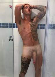 Hung nude stud in the shower - Penis Pictures