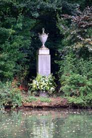 Prinzessin diana frisuren britische königsfamilie haare und beauty prinzessin diana grab royal princess dame diana spencer prinz. Althorp Estate Where Diana S Body Princess Diana Grave Princess Diana Funeral Princess Diana