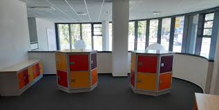 Das hört sich einfach an, ist aber eine ganz schöne herausforderung: Angellathome Vorsicht Frisch Gestrichen Angell Akademie Freiburg