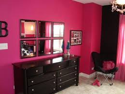 Mirrors Really Cute Love The Colors Of The Room To Hot Pink Bedrooms Pink Bedroom Decor Hot Pink Room