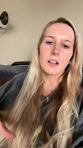 Alexis Wallis's Instagram, Twitter & Facebook