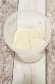 Il lievito madre, detto anche pasta madre, è un ingrediente vivo ottimo per realizzare pane, dolci e tanti altri prodotti a lievitazione naturale. Come Gestire E Curare Il Lievito Madre O Pasta Madre Consigli E Istruzioni