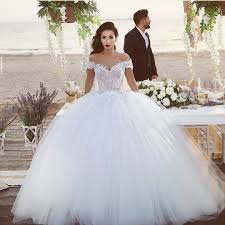 Pin By Beauty Of Life On Vestidos De Noiva Rendados Most Beautiful Wedding Dresses Wedding Dress Tumblr Wedding Dresses