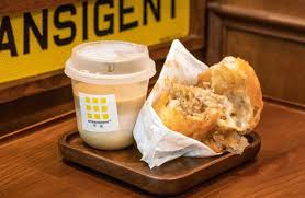 油饼蘸咖啡，一天杯！最近咖啡馆都在卖小吃？_产品攻略_看资讯_饮品界