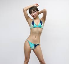 グラビア界のくびれ職人・朝比奈りるが登場。美ボディを生み出すトレーニングに迫る – Web Magazine VITUP! ［ヴィタップ］