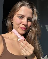 a moment for true to hue 💗🎀 we love this pH adjusting lip & cheek balm  for adding a natural flush of color unique to you! shop #florencebymills at  @shoppersbeauty, @lykosverige, @iciparisxlbe, #