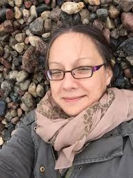 Not a good day for painting because my hands are shaking to much