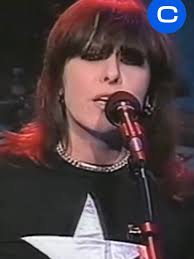 Este sábado cumple 73 años Chrissie Hynde, cantante, guitarrista y  compositora estadounidense, fundadora de The Pretenders. Actualmente, Hynde  es la única integrante original de la banda, que sigue ...