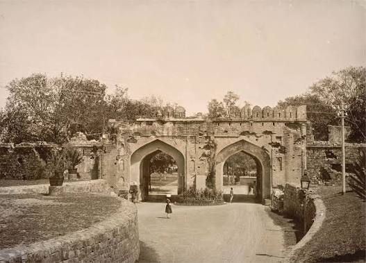 The Western Entrance of Sher Shah Sur's Fort, Delhi, March 1796. By Thomas Daniell.