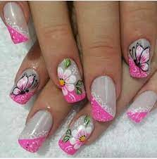 Las uñas de flores suelen ser fáciles de hacer hasta cierto punto, ya que hay decoraciones que solo un profesional podría hacer, un claro ejemplo seria este diseño ya que tiene ciertos detalles un poco complicados que lo mejor sería dejarle dicho trabajo a un experto de la manicure, las flores azules y. Elegantes Unas Decoradas Mariposas Y Flores Elegantes Unas