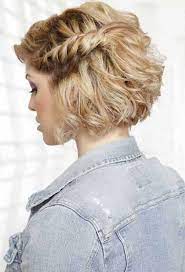The Feathered Bob Is A Nice And Stylist Prom Hairstyle For Short Hair Maximum Teenage Girls Are Fon Braids For Short Hair Medium Hair Styles Short Hair Styles