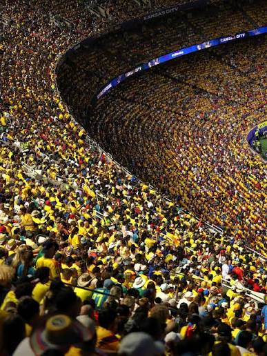 MásMundial | 🇨🇴💛 ¡Qué espectáculo el de la hinchada colombiana! En los  cuatro partidos que ha disputado la Selección Colombia en el Mundial, las  tribunas se han teñido de amarillo, demostrando una