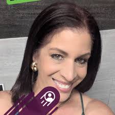 Esta madrugada, nuestra amiga Maria Teresa Cestero, esposa de don Victor  Calderón, ha pasado a morar con el creador. Pido oración por toda su  familia, Victor, Alba, Victor Jr e Ileana y