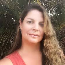 Elaine Barron's Instagram, Twitter & Facebook