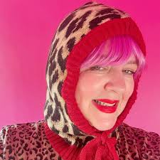 Posing in front of my basket wall! The blonde looks good against this  gorgeous @coatpaints Mezcal that I have in three rooms! 🤎💛🤍 #mezcal  #coatpaints #terracottaish #brownpaint #basketwall #chatityshopfinds  #70sstyle #blondeera #blõndeshavemorefun #