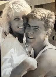 Cari Kennedy's Instagram, Twitter & Facebook