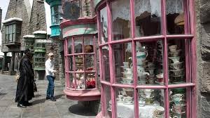 Cómo es el nuevo juego de harry potter que lanzarán los creadores de farmville universal orlando resort reveló hoy el nombre y fecha de apertura de la más nueva y esperada aventura que llegará a the wizarding world of harry potter este verano. Asi Es El Nuevo Parque De Harry Potter En El Corazon De Hollywood