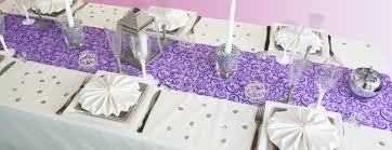 Les branchettes de sapin y remplissent souvent la fonction d'accessoires. Une Nouvelle Decoration Pour Un Mariage D Hiver Decoration Fete Mariage