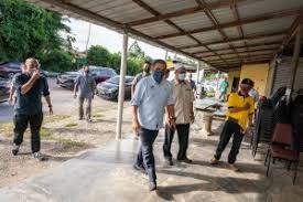 Tuan pengerusi izinkan saya untuk menarik perhatian kepada program tebatan banjir di kota bharu. Mquhetdobj2txm