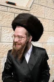 Some Chasidic Jewish Males Wear A Special Fur Hat Called A Shtreimel On Shabbat Saturday And On Jewish Holid Jewish Inspiration Drawing People Jewish Culture