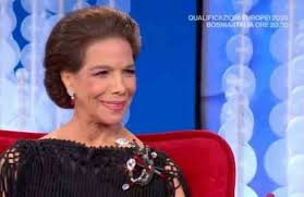 È il 1965 e antonio calenda la sceglie per entrare nel teatro dei 101, fucina dell. Marisela Federici Chi E Eta Figli E Marito Vita Privata Il Furto Dei Gioielli La Lite Con Barbara D Urso Tristemondo It