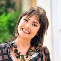 Namorada de Maria Casadevall, Larissa Mares é percussionista e 'cura  através do tambor'