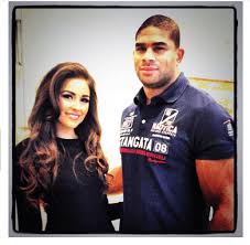 Before meeting zelina, overeem was in a relationship with an unknown woman who gave birth to their daughter, storm on 17 october 2006. Who Is Mma Fighter Alistair Overeem S Girlfriend