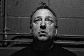 Peter Hook: "Seguiré haciendo esto hasta que bajen mi ataúd"