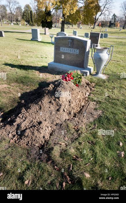 Deceased just buried in Crystal Lake Cemetery with high mound of dirt which  will settle over time. Minneapolis Minnesota MN USA Stock Photo - Alamy